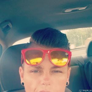 Meet your Posher, Leslie